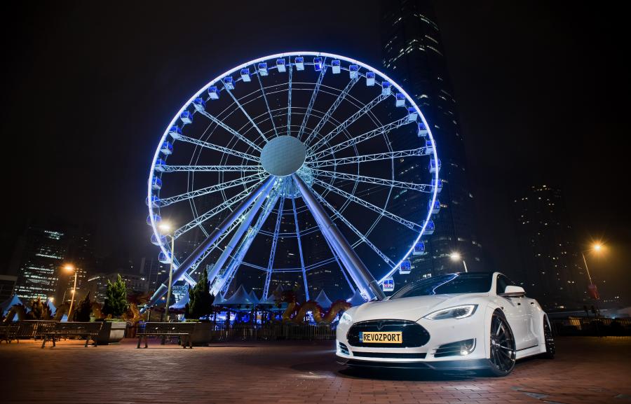  Tesla Model S by RevoZport 2015 года  (фото 8 из 8)